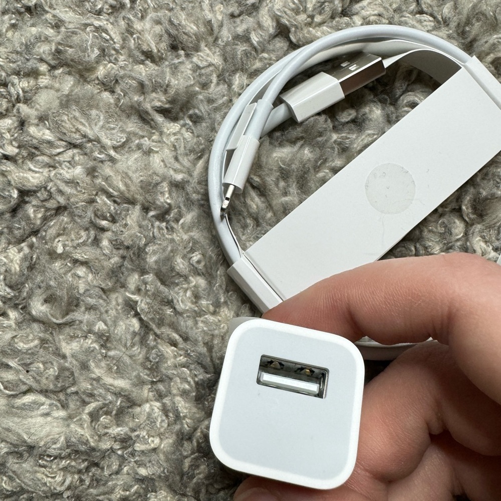Apple charger - Picture 4 of 5